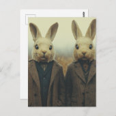 Zwei Kaninchen in Anzügen in einem Foggy Field Postkarte (Vorne/Hinten)