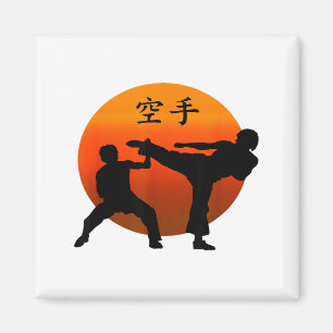 Zwei Karate-Kämpfer mit aufgehender Sonne und Kara Magnet