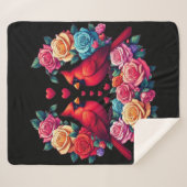 Zwei Kardinäle mit farbenfrohen Rose und Herz Sherpadecke (Vorderseite (Horizontal))