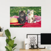 Zwei Kätzchen sitzen auf einem rot gefärbten Blume Poster (Heimbüro)