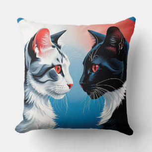 Zwei Katzen, die sich gegenüberstehen Kissen
