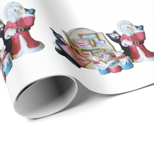 Zwei Katzen, drei Mäuse und Santa Geschenkpapier (Rolleneckpunkt)