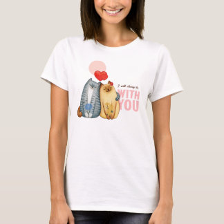 Zwei Katzen mit Herzformen und romantischen m T-Shirt