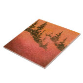 Zwei Kiefernlinien, die einen Sonnenaufgang hinunt Fliese (Seite)