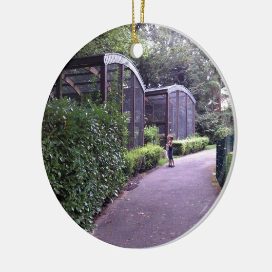 zwei Kinder im Park Keramik Ornament (Links)