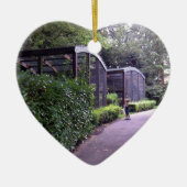 zwei Kinder im Park Keramik Ornament (Vorne)