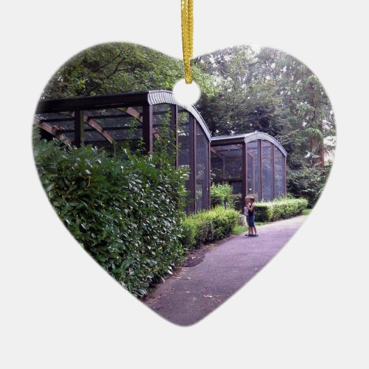 zwei Kinder im Park Keramik Ornament (Vorne)