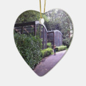 zwei Kinder im Park Keramik Ornament (Links)