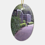 zwei Kinder im Park Keramik Ornament (Links)