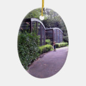 zwei Kinder im Park Keramik Ornament (Vorne)