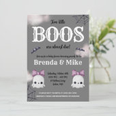 Zwei kleine BOOS sind fast fällig! Ghost Baby Show Einladung (Stehend Vorderseite)