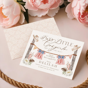 Zwei kleine Cowgirls sind unterwegs mit einer Baby Einladung