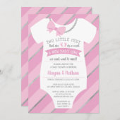 Zwei kleine Feet-Babydusche Einladung (Vorne/Hinten)