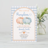 Zwei kleine Pumpkin Blue Gingham Orange Baby Dusch Einladung (Stehend Vorderseite)