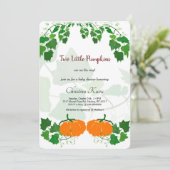 Zwei kleine Pumpkins Einladung (Stehend Vorderseite)