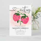 Zwei kleine Süssen sind unterwegs Erdbeere Einladung (Stehend Vorderseite)