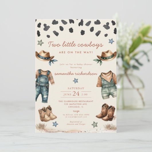 Zwei kleine Zwillingsschwänze auf dem Weg zum Baby Einladung (Stehend Vorderseite)