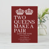 Zwei Königinnen machen eine paarige lesbische Hoch Ankündigung (Stehend Vorderseite)