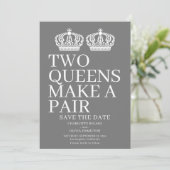 Zwei Königinnen machen eine paarige lesbische Hoch Ankündigung (Stehend Vorderseite)