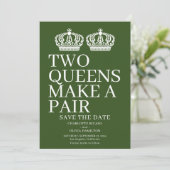 Zwei Königinnen machen eine paarige lesbische Hoch Ankündigung (Stehend Vorderseite)