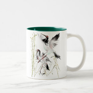 Zwei Kräne in den BambusTassen Zweifarbige Tasse
