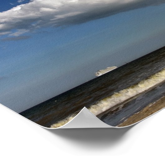 Zwei Kreuzfahrtschiffe unter einer riesigen Wolke, Poster (Ecke)