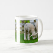 Zwei Lämmer Weiden Tasse (VorderseiteRechts)