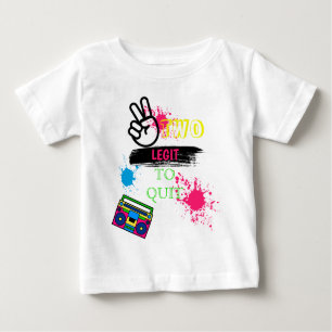 ZWEI LEGER, UM DEN 2. Geburtstag farbig zu beenden Baby T-shirt