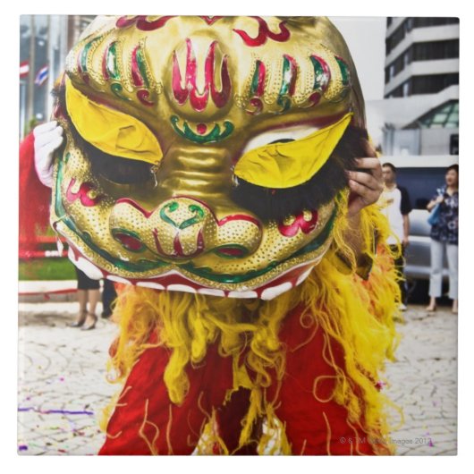 Zwei Leute im chinesischen Drachekostüm, Qingdao, Fliese (Vorderseite)