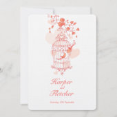 Zwei Liebesvögel öffnen Vogelkäfig Hochzeitskorall Einladung (Vorderseite)