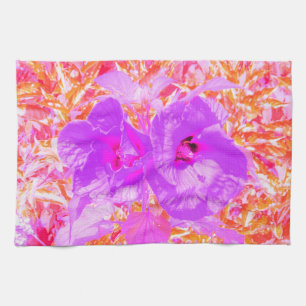 Zwei Lila und heiße Pink Pum Crazy Hibiskus in Rot Geschirrtuch