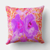 Zwei Lila und heiße Pink Pum Crazy Hibiskus in Rot Kissen (Rückseite)