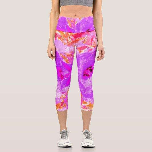 Zwei Lila und heiße rosa Pollen Crazy Hibiskus Capri Leggings (Vorderseite)
