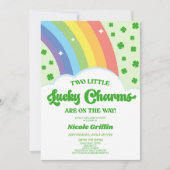 Zwei Lucky Charms Regenbogen Klee Twins Baby Dusch Einladung (Vorderseite)