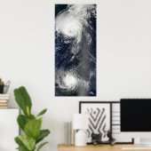 Zwei mächtige Stürme erstrecken sich über den Atla Poster (Heimbüro)