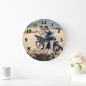 Zwei Mädchen auf einem Motorrad Große Wanduhr (Zuhause)