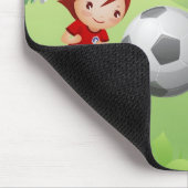 Zwei Mädchen und ein Junge, der Fußball spielt Mousepad (Ecke)