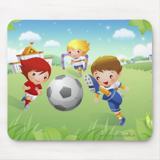 Zwei Mädchen und ein Junge, der Fußball spielt Mousepad (Vorne)