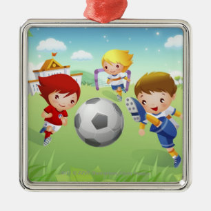 Zwei Mädchen und ein Junge, der Fußball spielt Silbernes Ornament