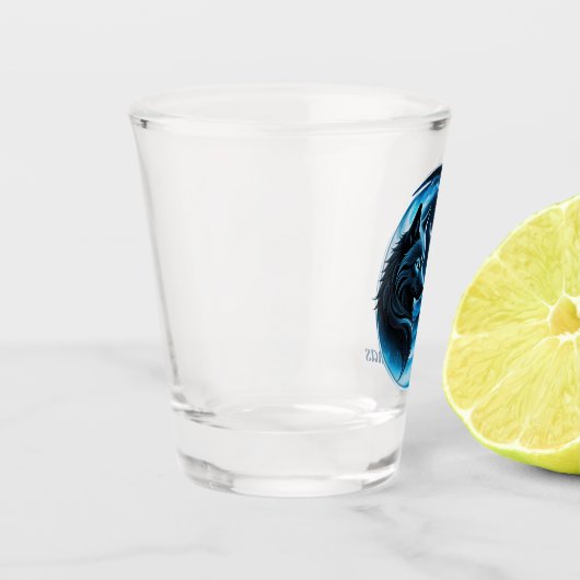 Zwei majestätische Wolfsköpfe Schnapsglas (Links)