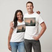 Zwei Männer durch das Meer T-Shirt (Unisex)