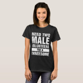 Zwei Männer für einen bedrohlichen Single Frauen s T-Shirt (Vorne ganz)