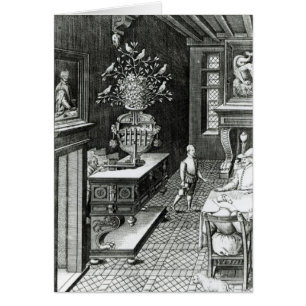 Zwei Männer hören zu einer musikalischen Skulptur