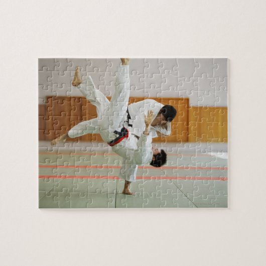 Zwei Männer im Judo-Match 3 Puzzle (Horizontal)