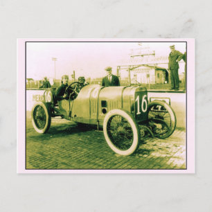 Zwei Männer in einem alten Rennwagen Nr. 16 Indy 5 Postkarte