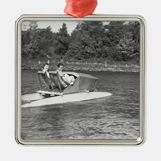 Zwei Männer Silbernes Ornament (Vorne)