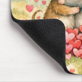 Zwei Mäuse unter einer Wolke aus Herzen Mousepad (Ecke)