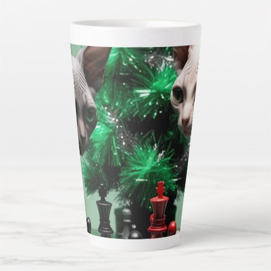 Zwei Minskin Kittens spielen Schach Milchtasse (Vorderseite)