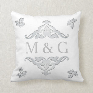 Zwei Monogramme mit Scrollwork und Blätter A24 Kissen