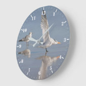 Zwei Möwen mit ihren Reflexionen Große Wanduhr (Winkel)